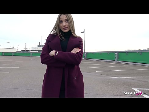 ❤️ VĀCU SKAUTS IR SAPNIS, PIESKARAS STEELE, AUTOSTĀVVIETA TELLTALE UN SEXY PAR NAUDU ❤️❌ Sekss video pie mums ❌❤