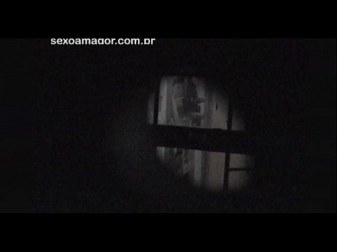 ❤️ Blondīnīte tiek slepeni filmēta ar kaimiņu vuajeru, kurš slēpjas aiz dobiem ķieģeļiem ❤️❌ Sekss video pie mums ❌❤
