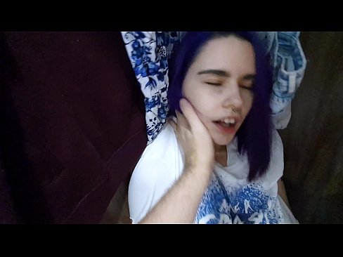 ❤️ Atradu savu māsu skapī un palīdzēju viņai beigt. ❤️❌ Sekss video pie mums ❌❤
